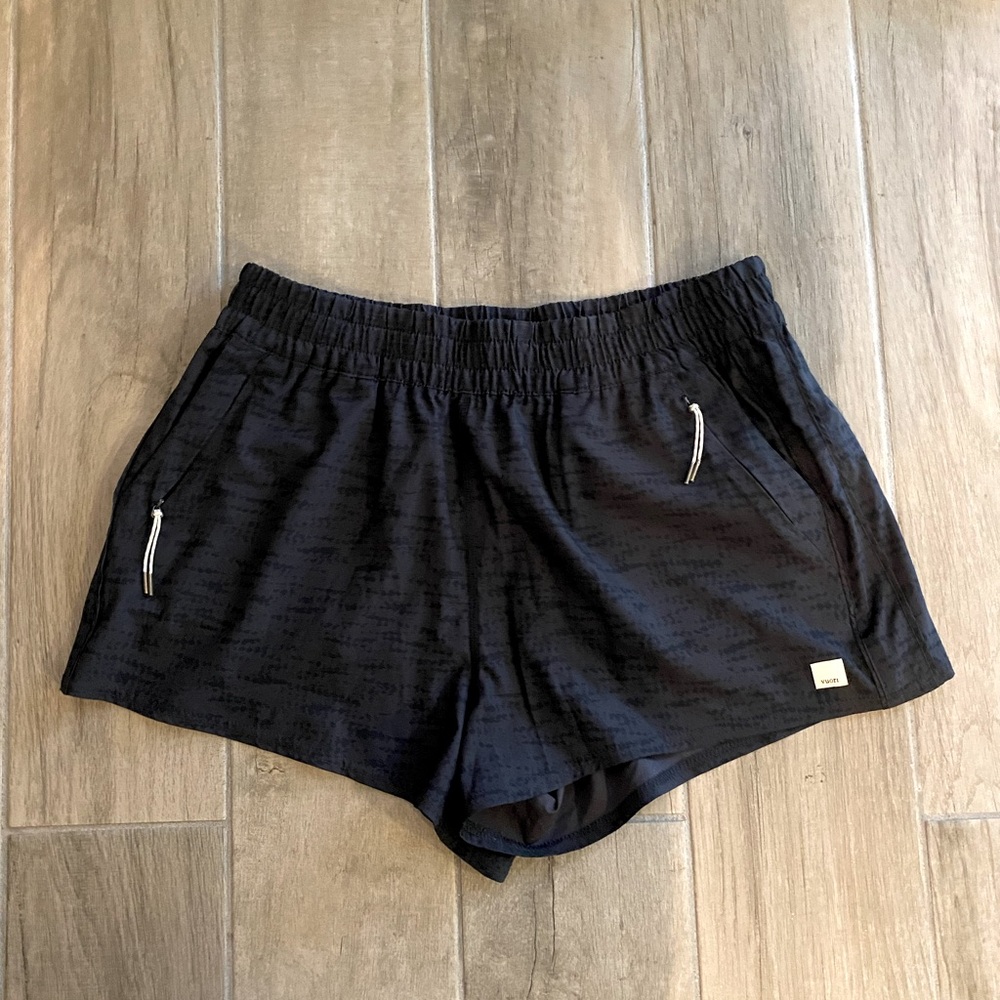Vuori Dash Short NWOT - midnight slub